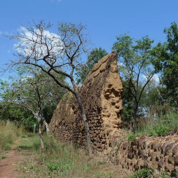 Les Ruines de Loropéni au Burkina Faso : Découvrez ses Mystères