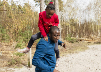 L'irresponsabilité parentale est un sujet préoccupant qui a des répercussions significatives sur le développement des enfants et sur la société dans son ensemble.