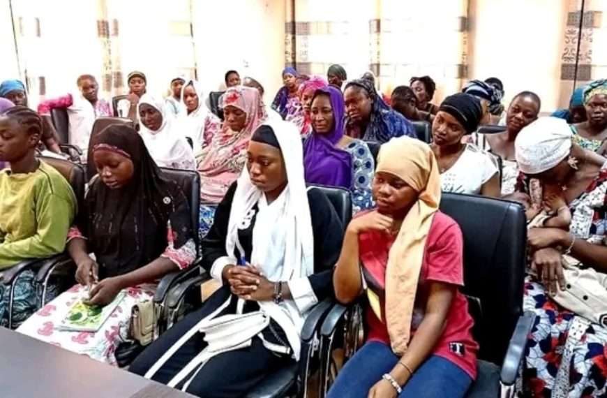 L insertion des jeunes filles sur le plan professionnel.