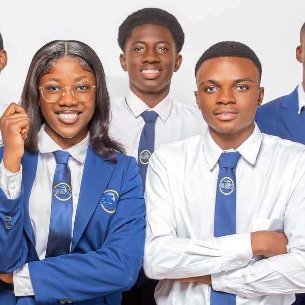 Choisir ESC-Ouaga pour réussir dans un cadre professionnel, la fierté de ces étudiants.