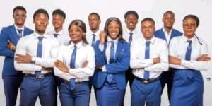 Étudiants de ESC Ouagadougou en uniforme