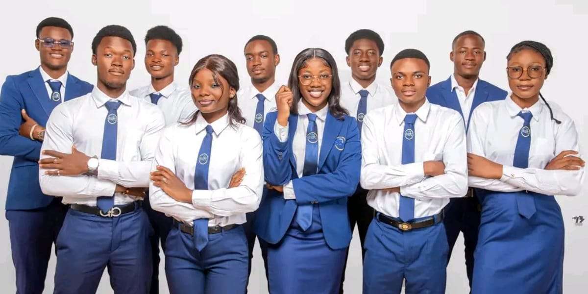Étudiants de ESC Ouagadougou en uniforme